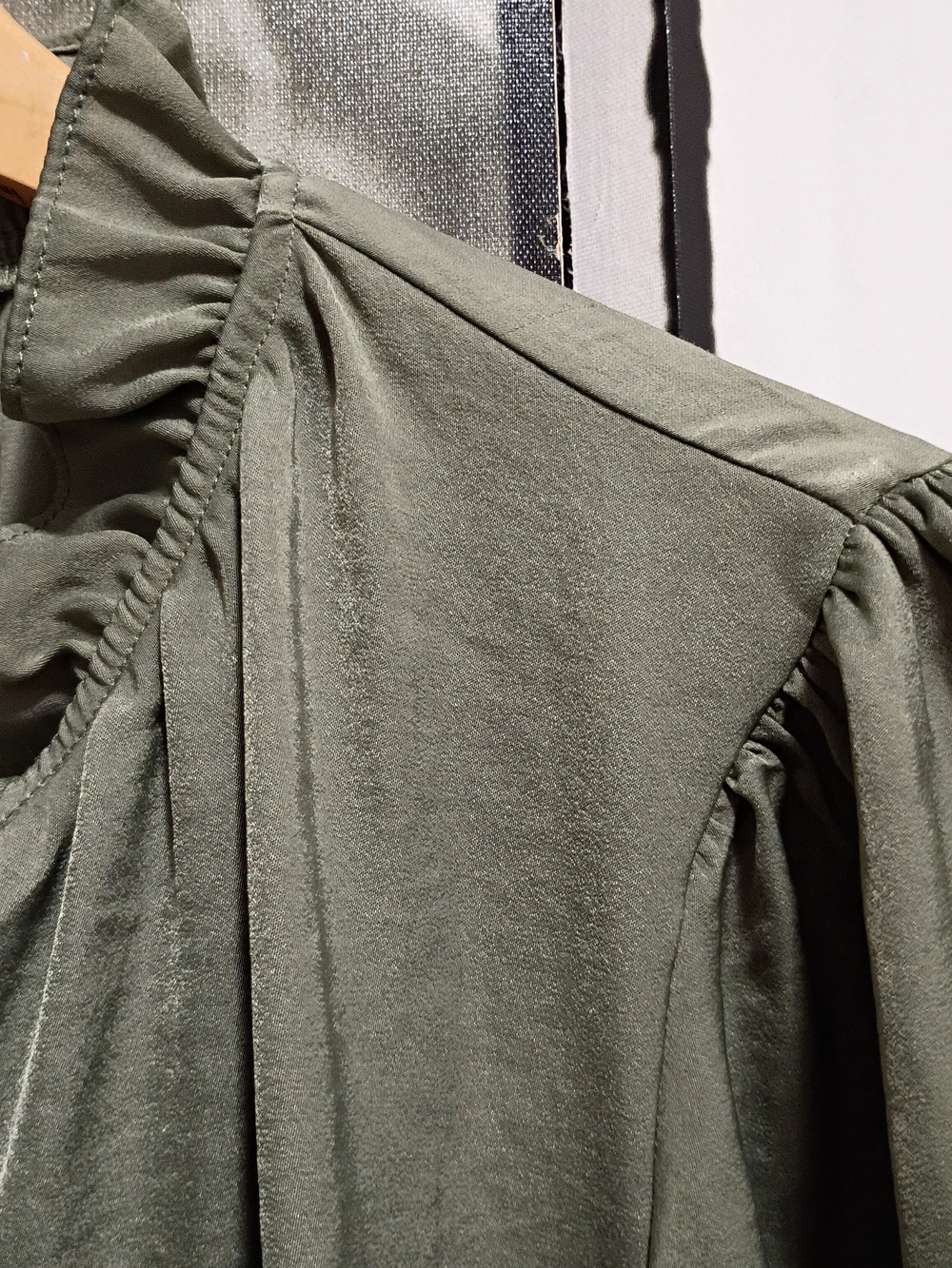 MELLODAY Satin XL Women Olive Green Ruffle-Neck Button Front Blouse - Picture 5 of 7